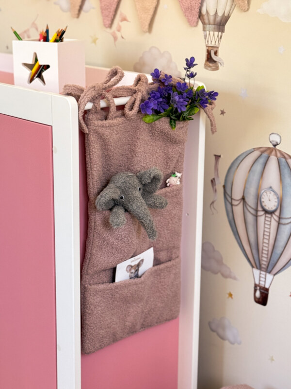 Мягкий органайзер с кармашками для детской комнаты