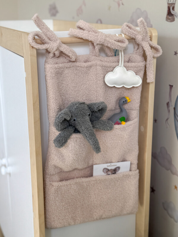 Мягкий органайзер с кармашками для детской комнаты