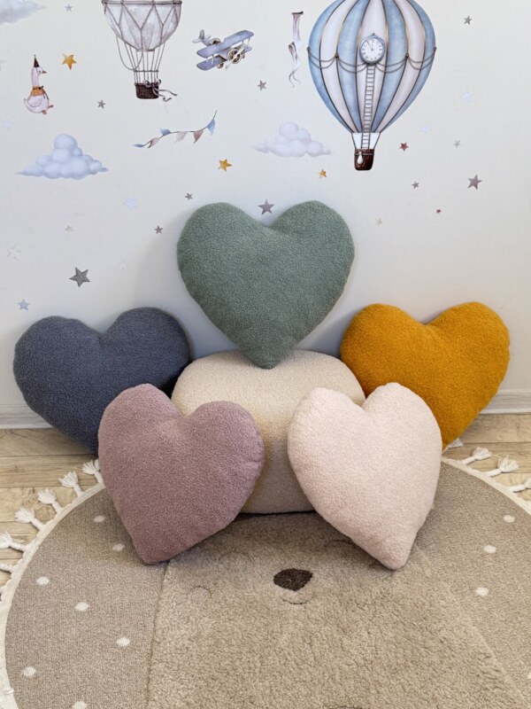 Подушка Сердце букле bezh