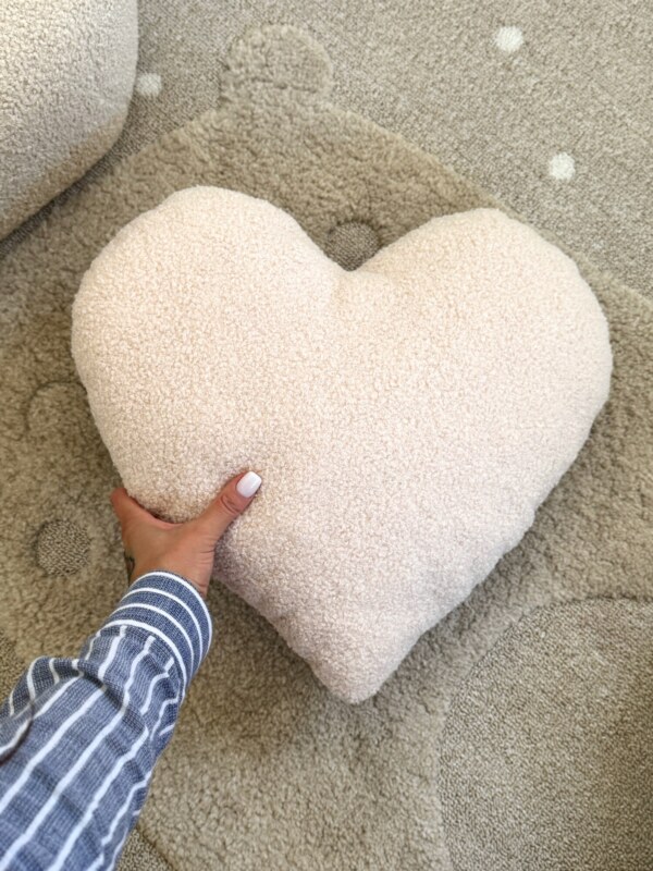 Подушка Сердце букле bezh