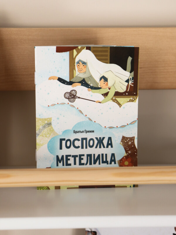 Настенная полка в детскую комнату монтессори для книг Forest